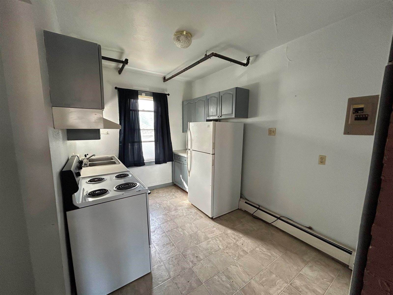 1002 Burdick Expressway E, Minot, ND 58701