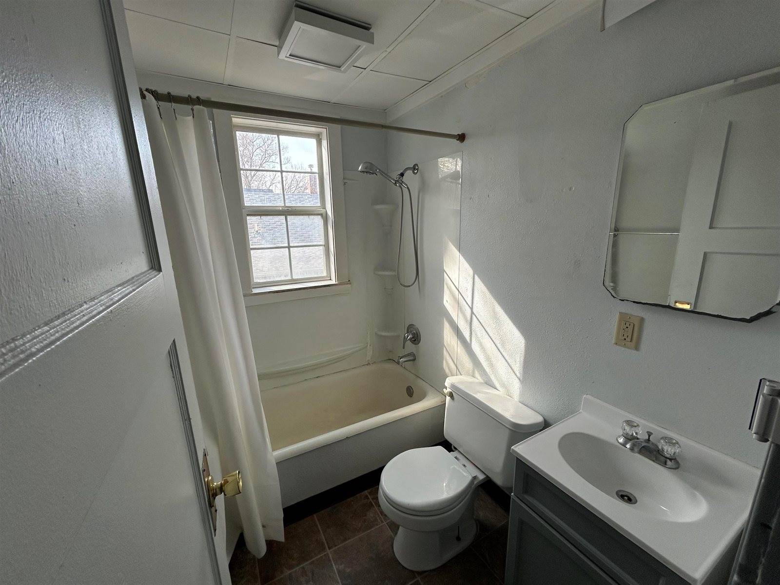 1002 Burdick Expressway E, Minot, ND 58701