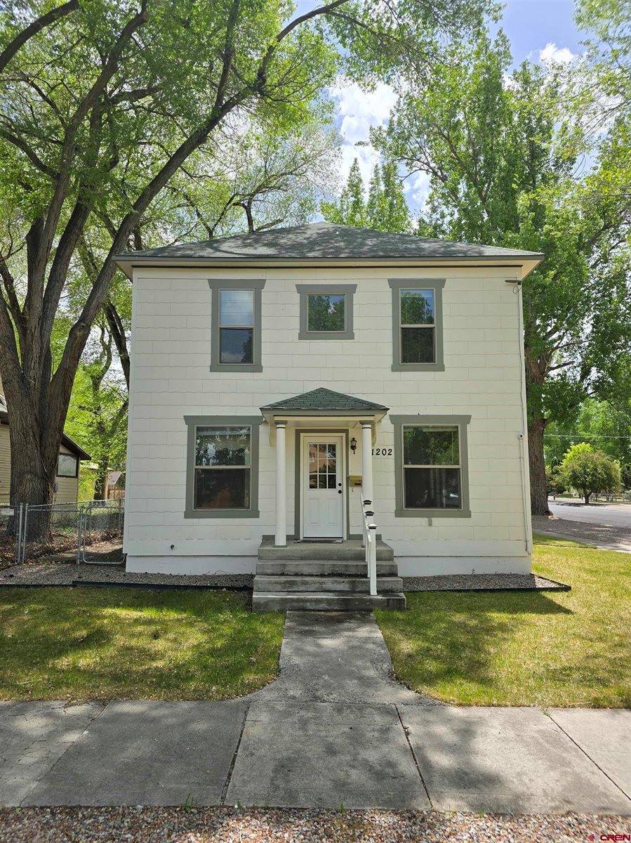 1202 S 1st Street, Montrose, CO 81401