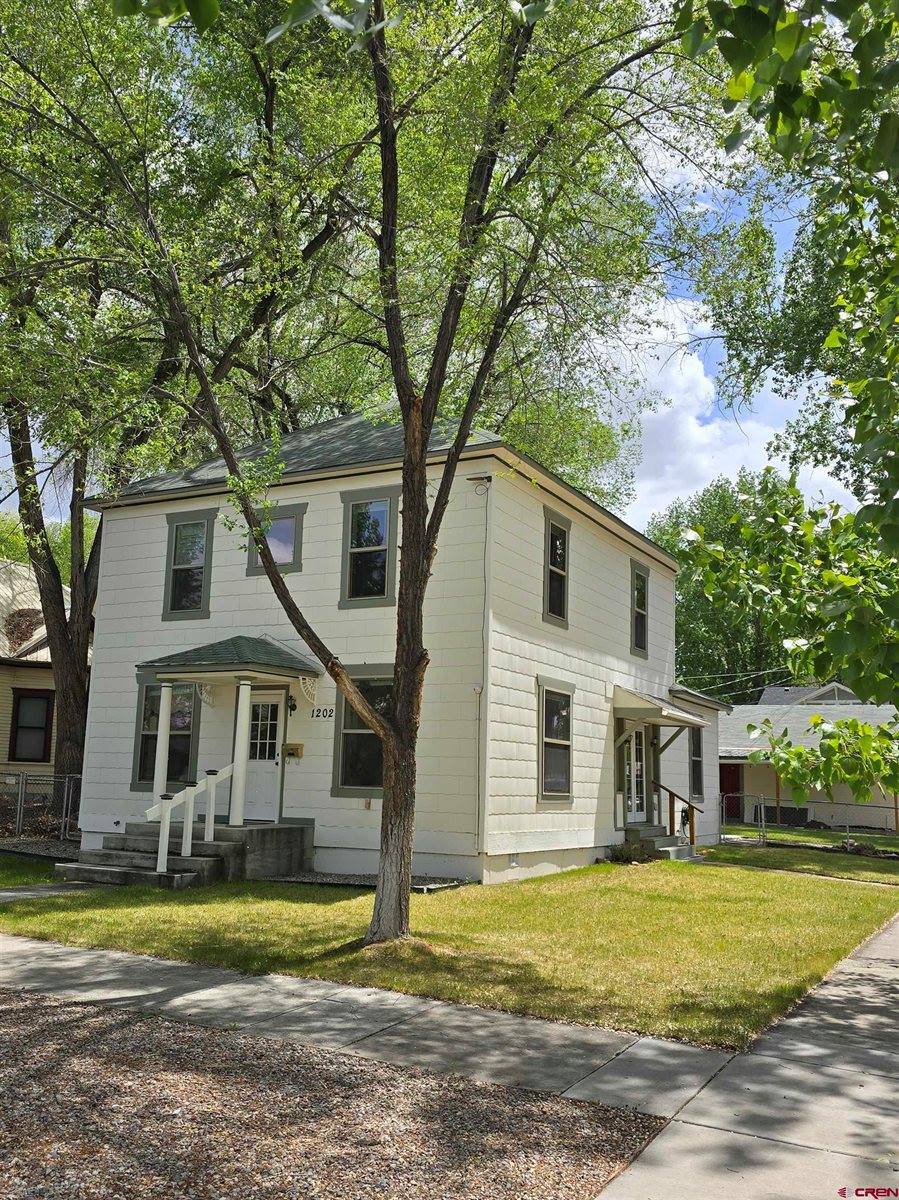 1202 S 1st Street, Montrose, CO 81401
