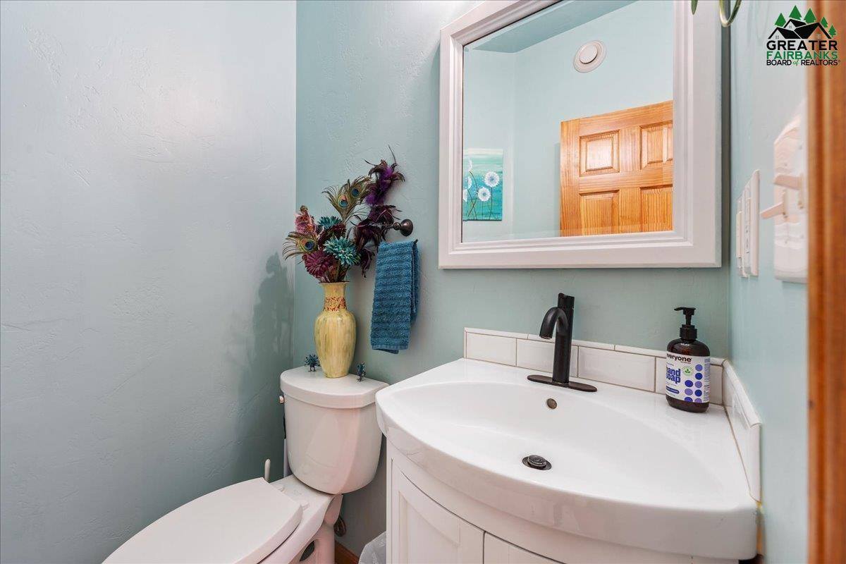 570 Knightsbridge Road, Fairbanks, AK 99709