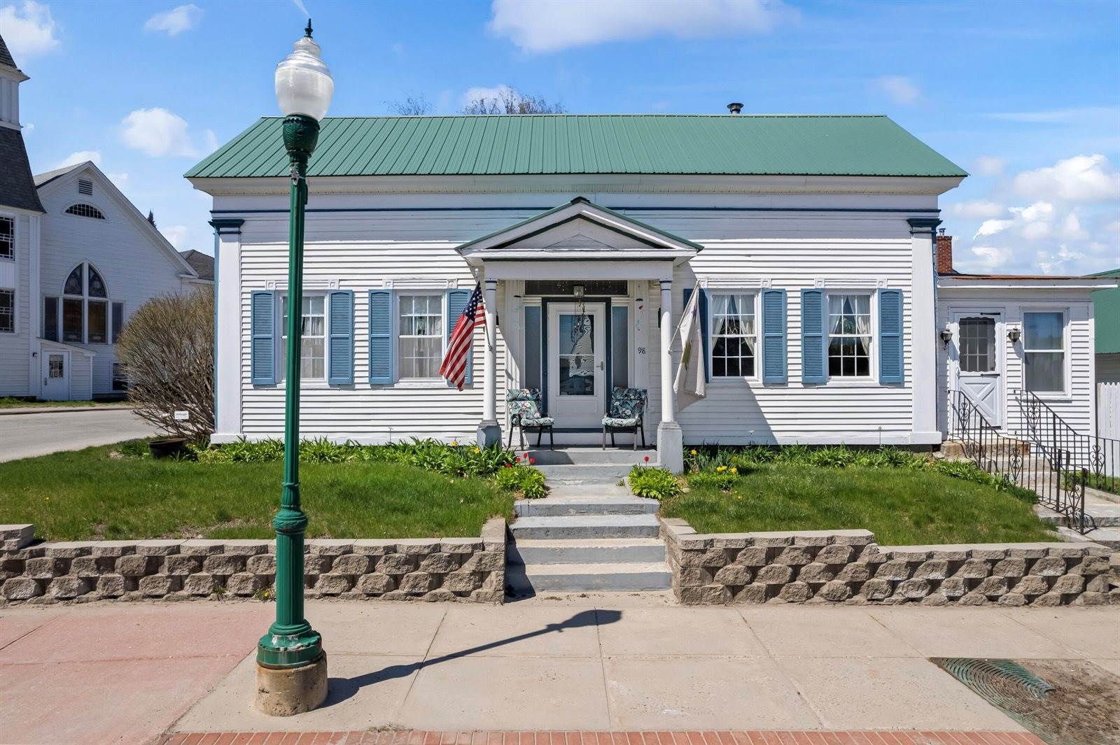 98 & 100 Main Street, Winthrop, ME 04364