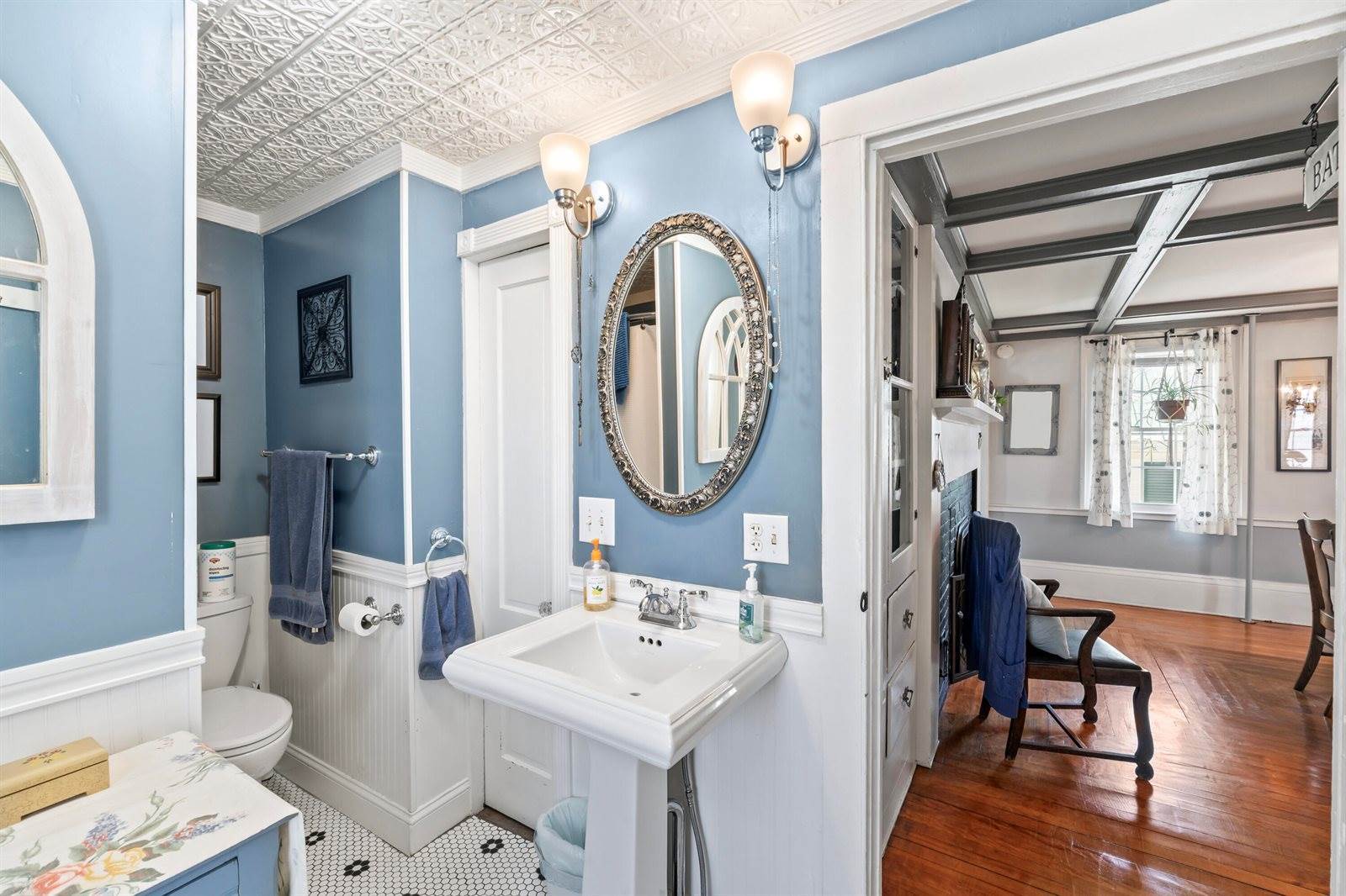 98 & 100 Main Street, Winthrop, ME 04364