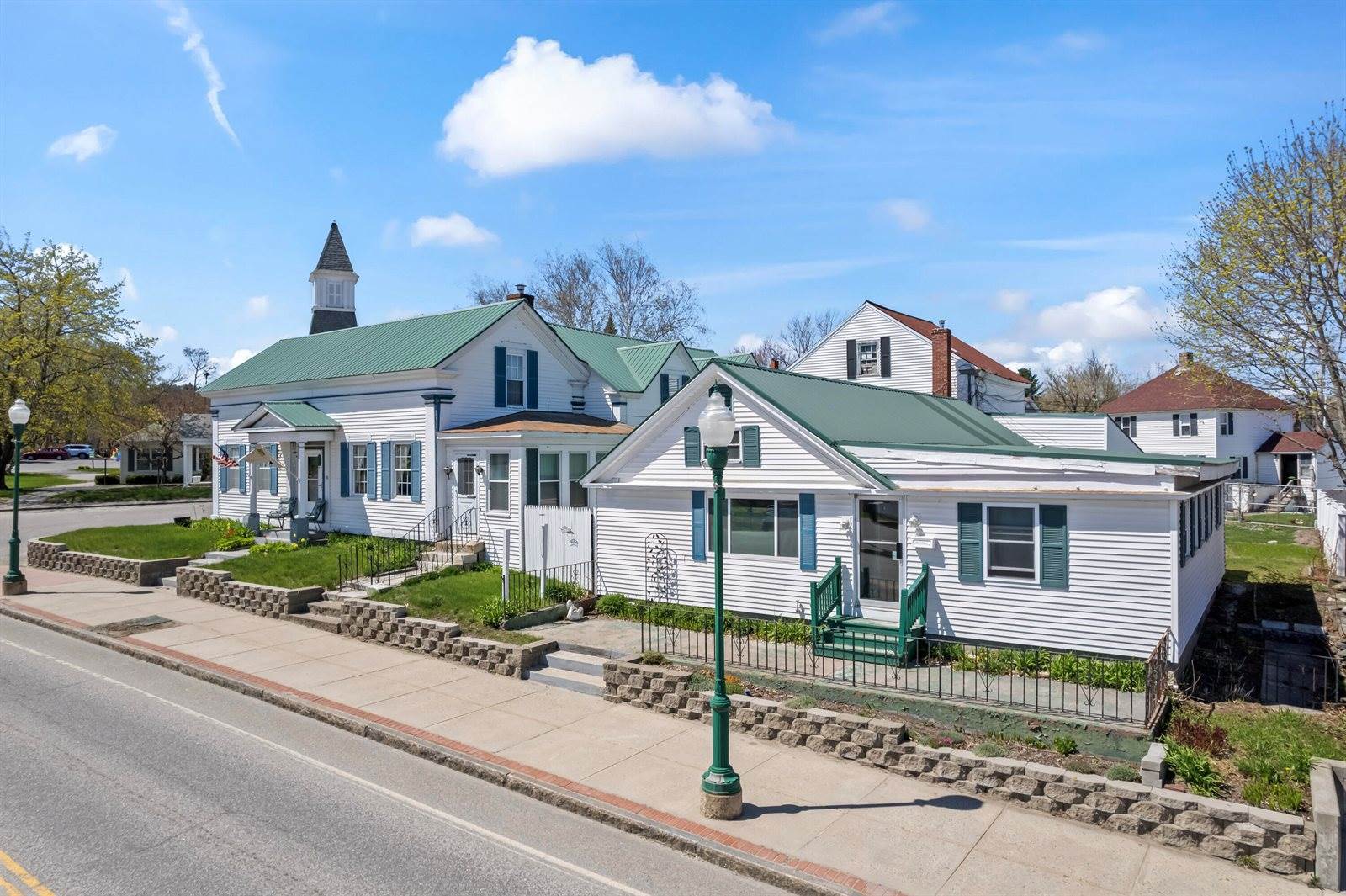 98 & 100 Main Street, Winthrop, ME 04364