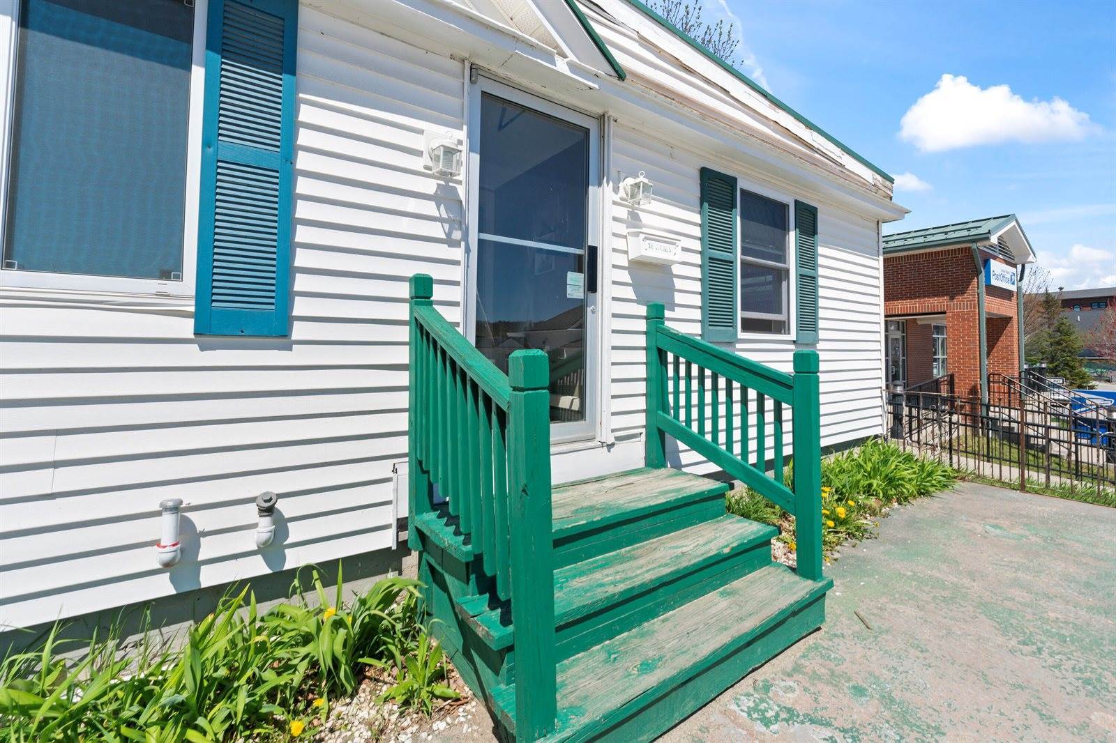 98 & 100 Main Street, Winthrop, ME 04364