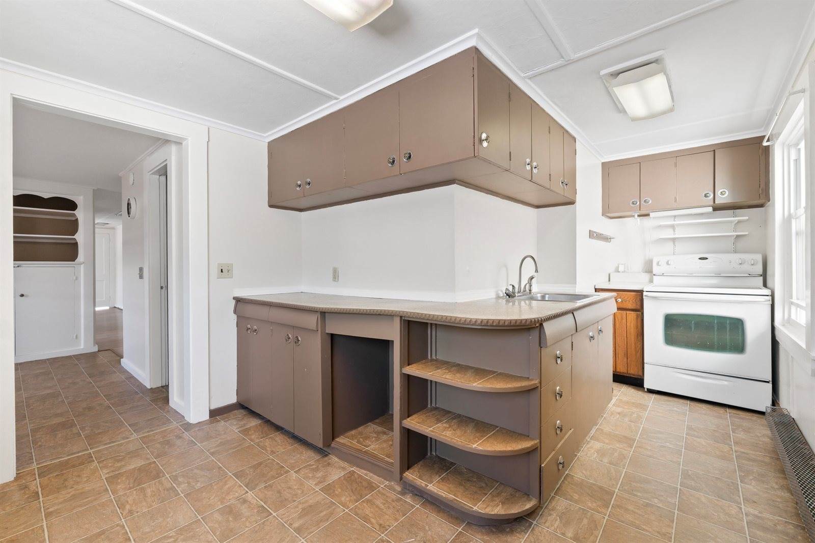 98 & 100 Main Street, Winthrop, ME 04364