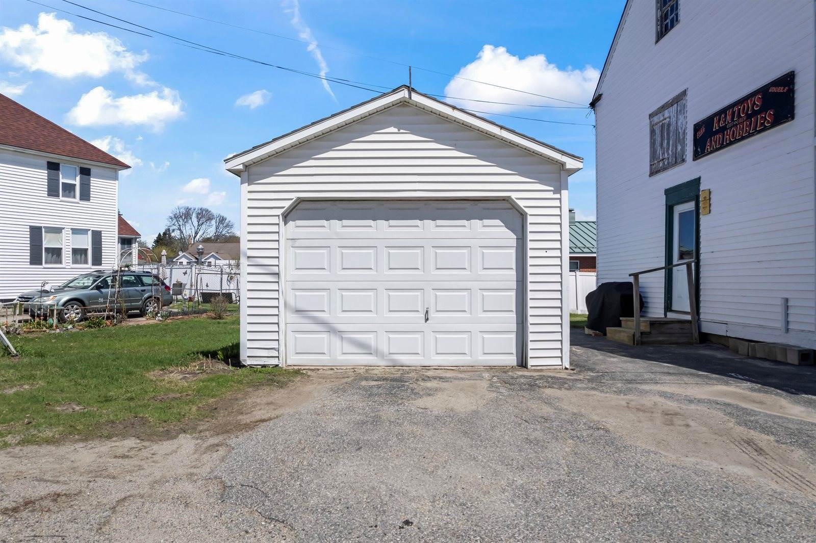 98 & 100 Main Street, Winthrop, ME 04364