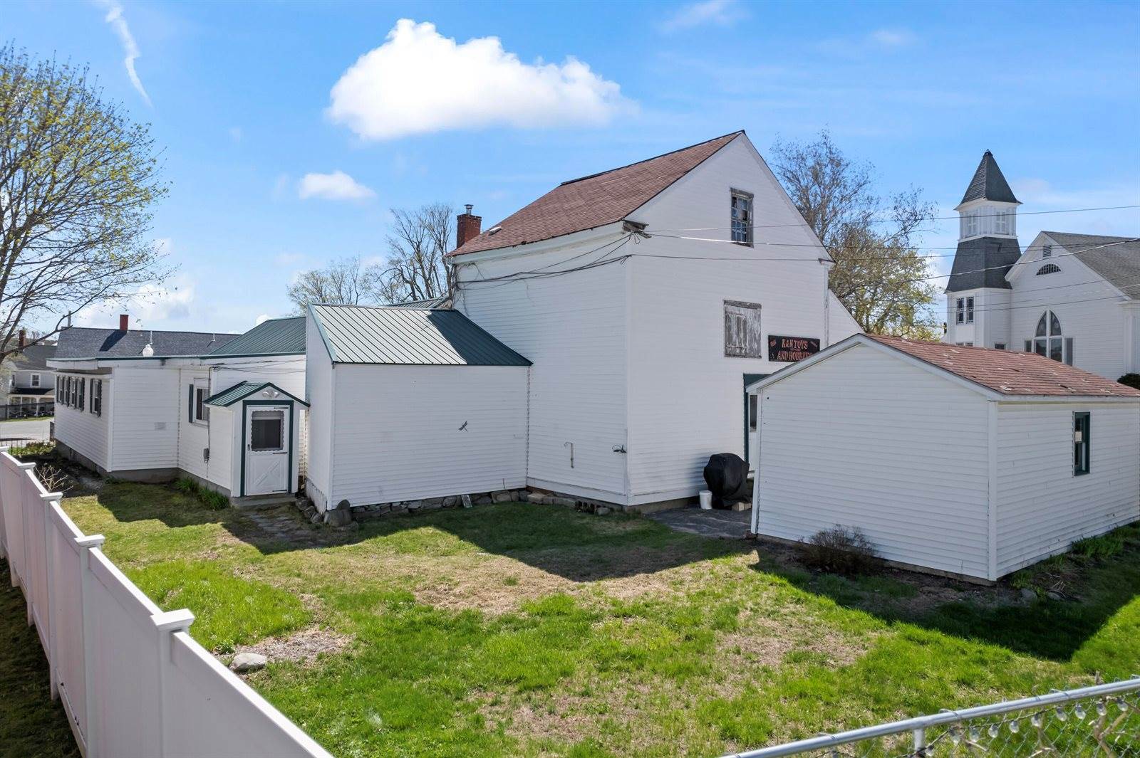 98 & 100 Main Street, Winthrop, ME 04364