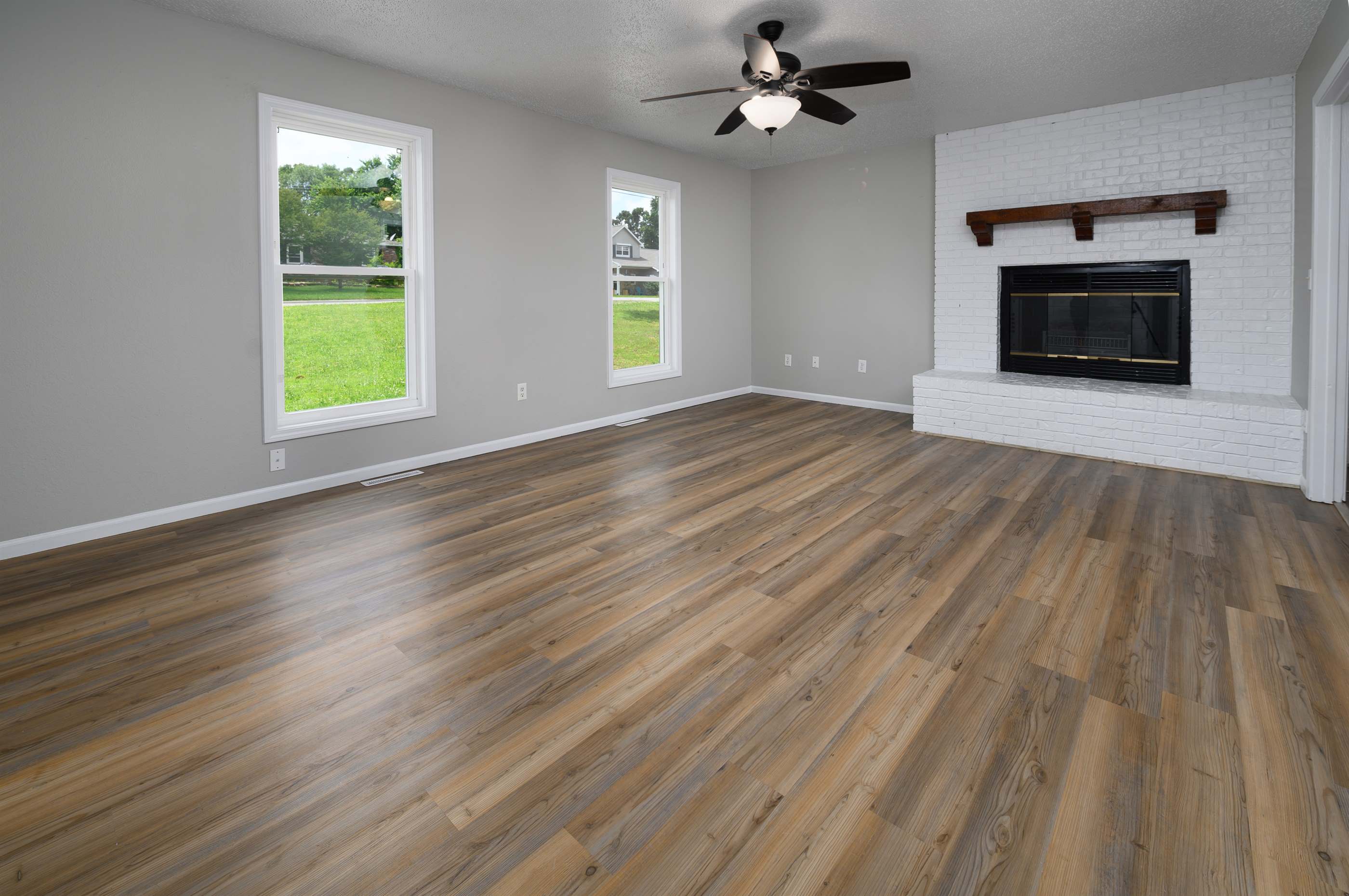 109 Phoenix Avenue, Saint Robert, MO 65584