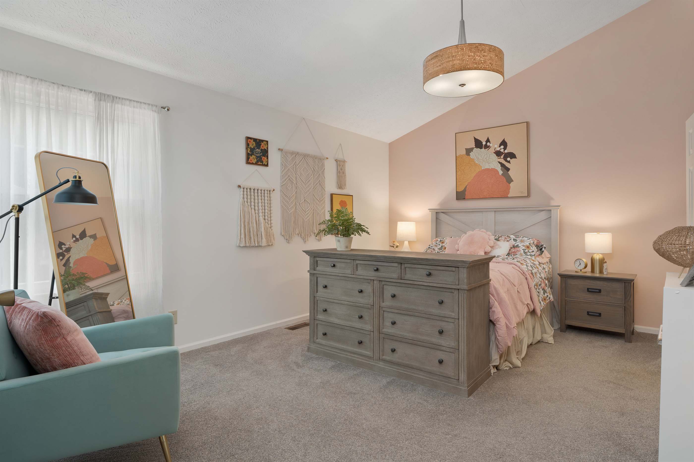 5372 Thistledown Dr, Columbus, OH 43221