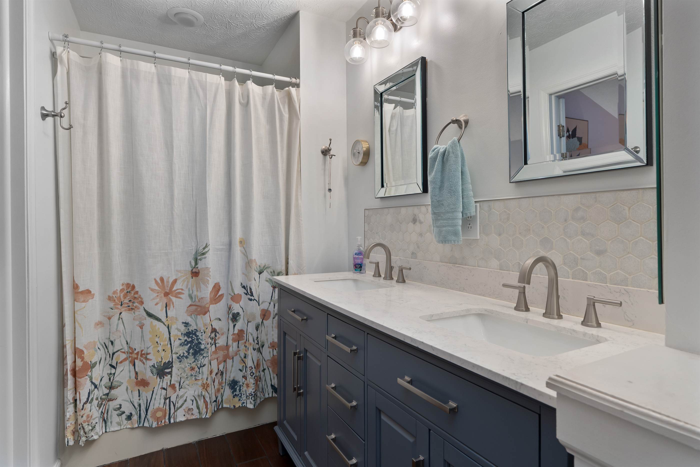 5372 Thistledown Dr, Columbus, OH 43221