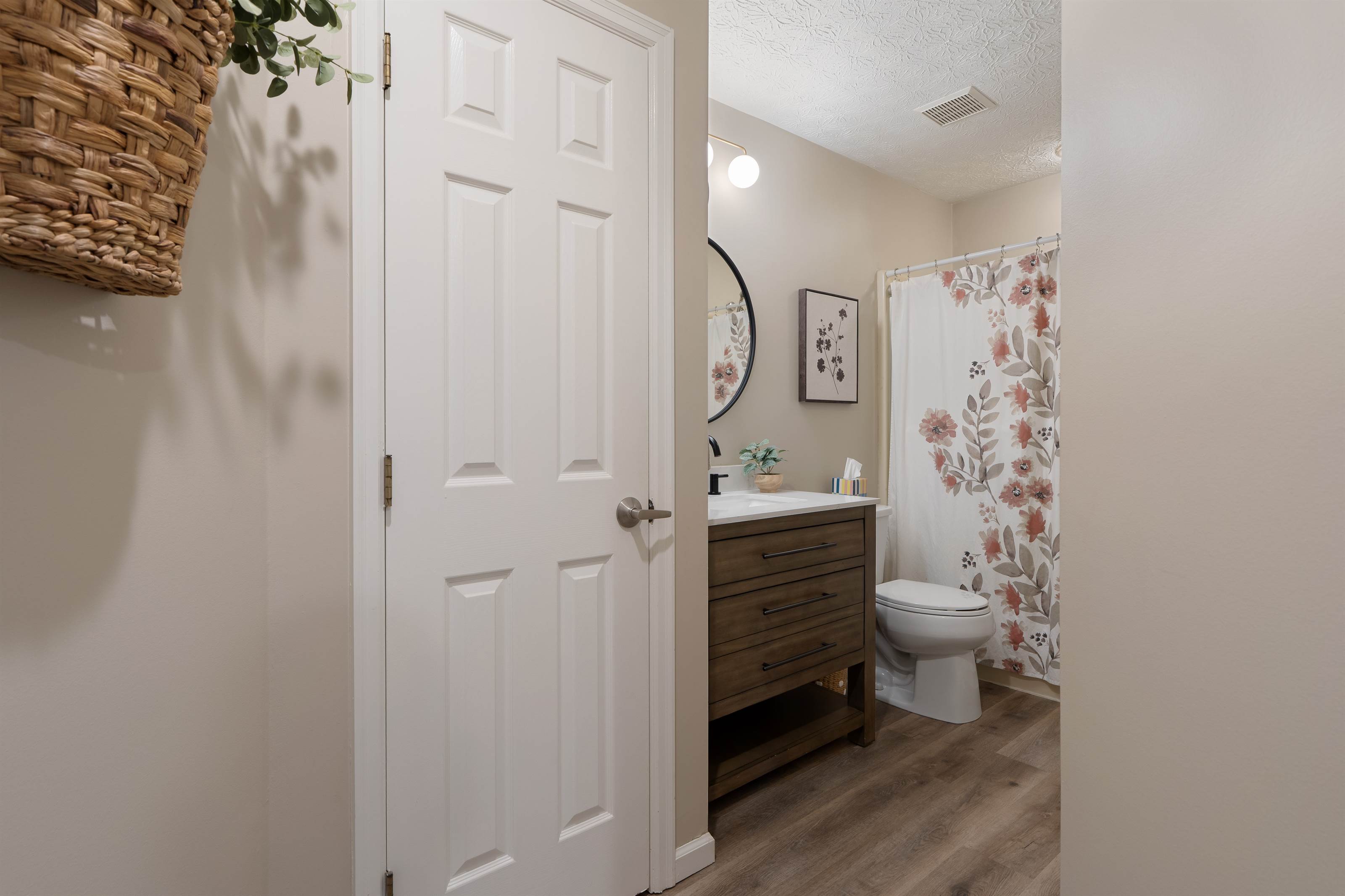 5372 Thistledown Dr, Columbus, OH 43221