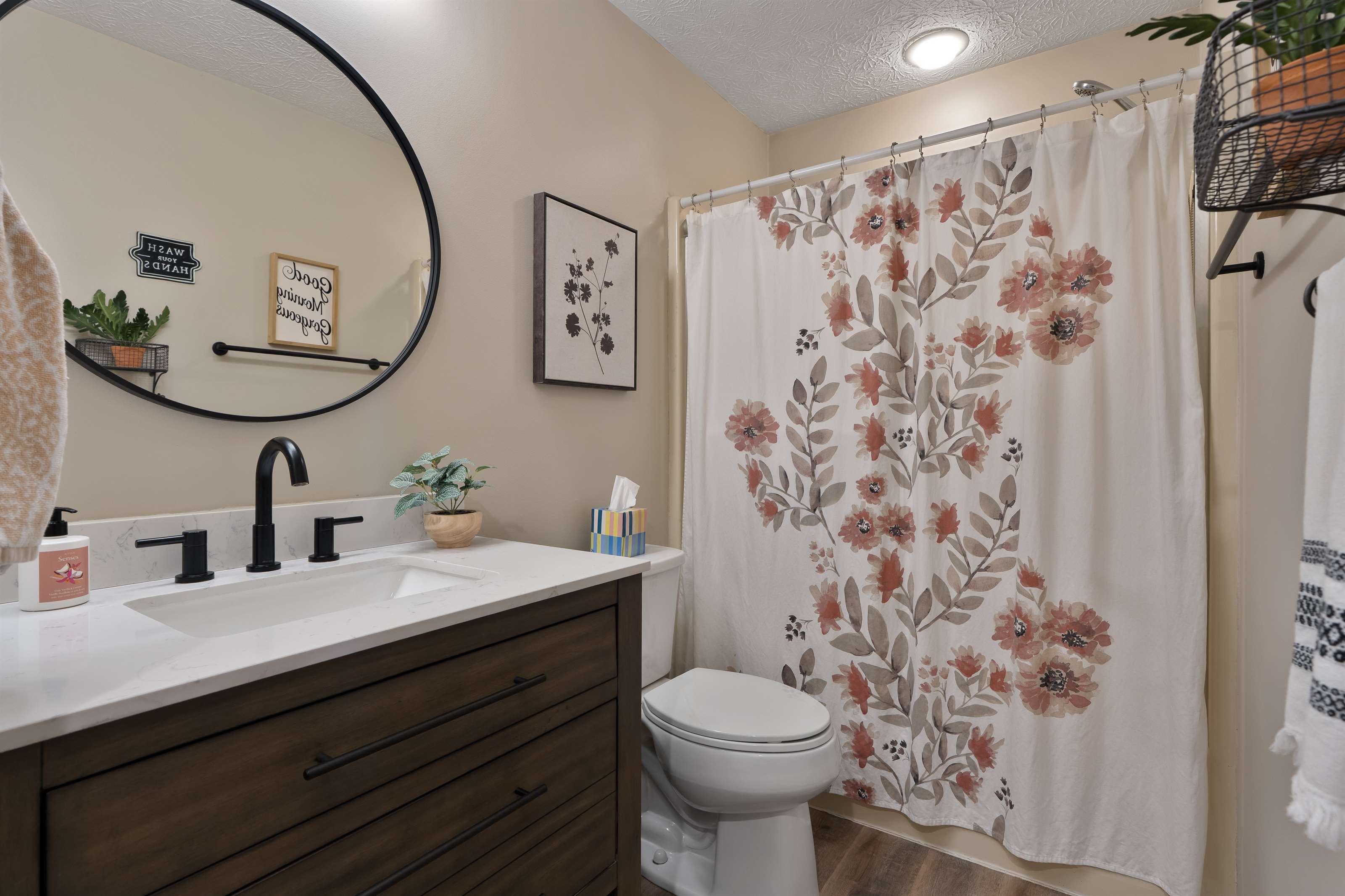 5372 Thistledown Dr, Columbus, OH 43221