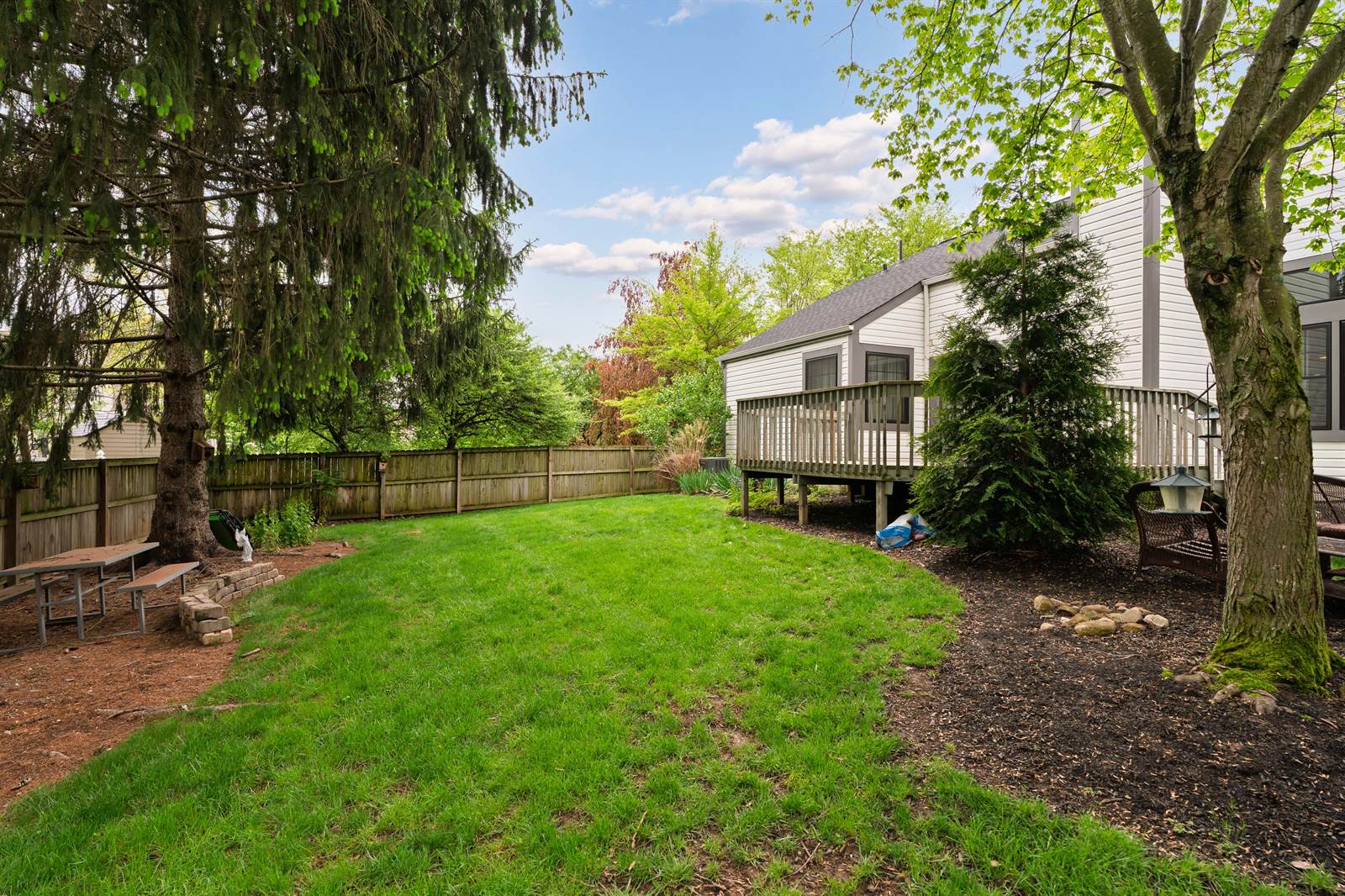 5372 Thistledown Dr, Columbus, OH 43221