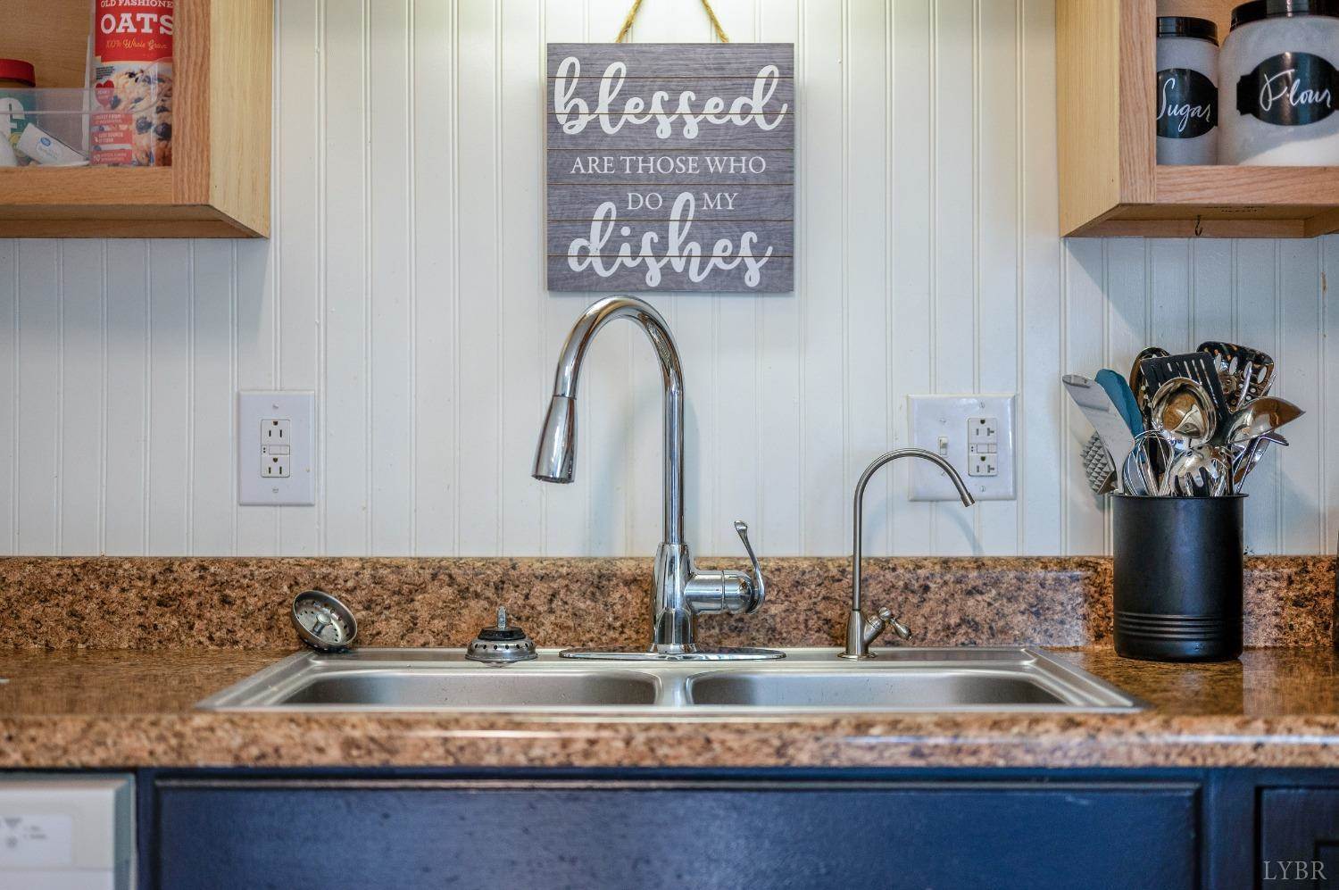 9124 Oakville Road, Gladstone, VA 24553