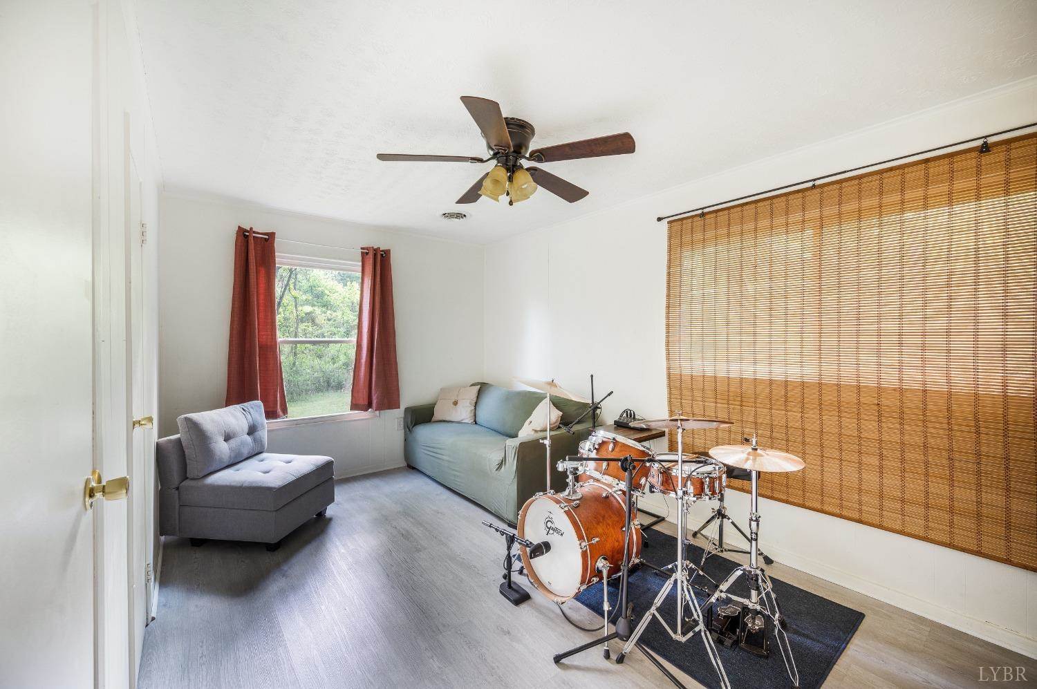 9124 Oakville Road, Gladstone, VA 24553