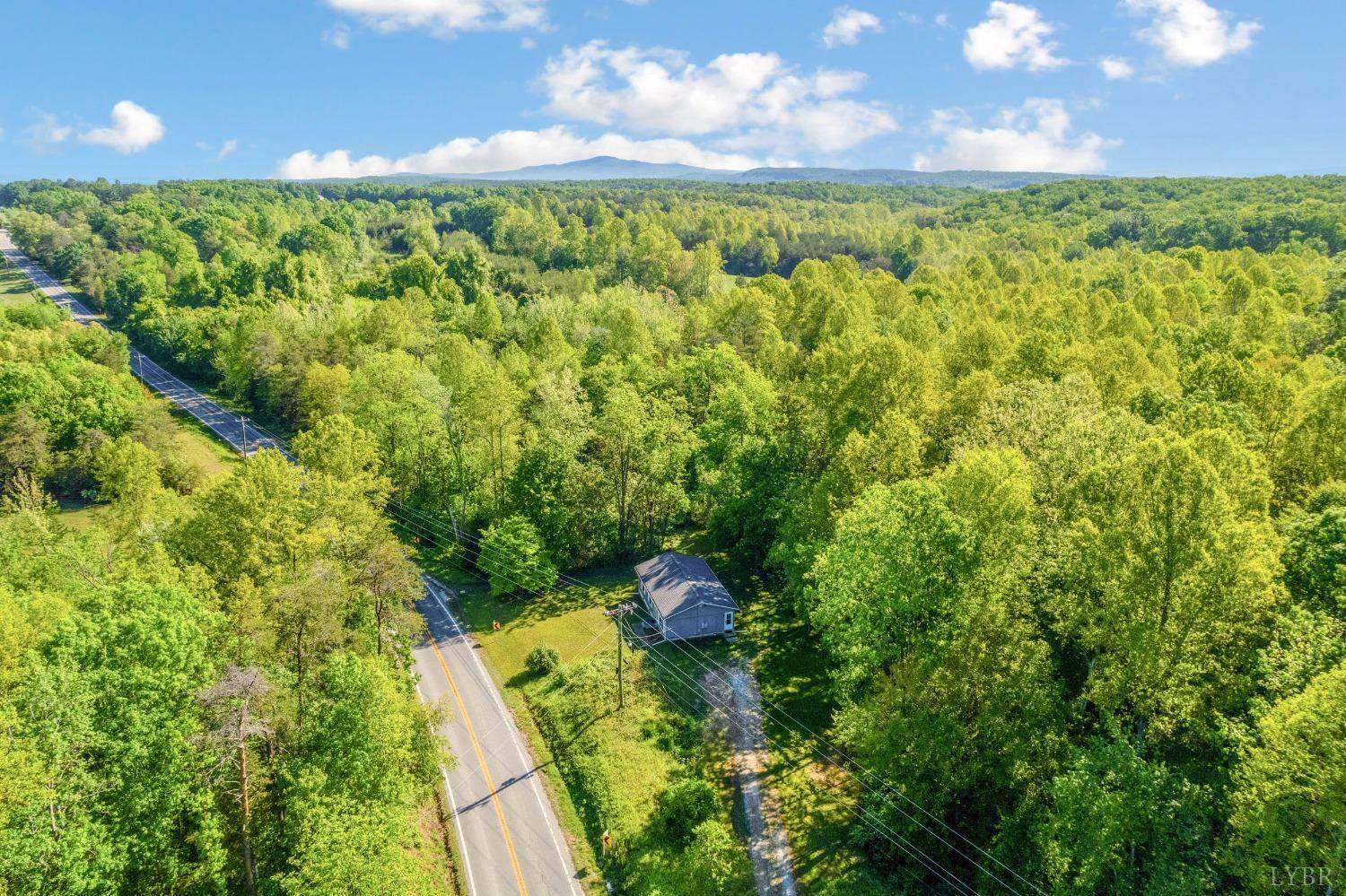 9124 Oakville Road, Gladstone, VA 24553