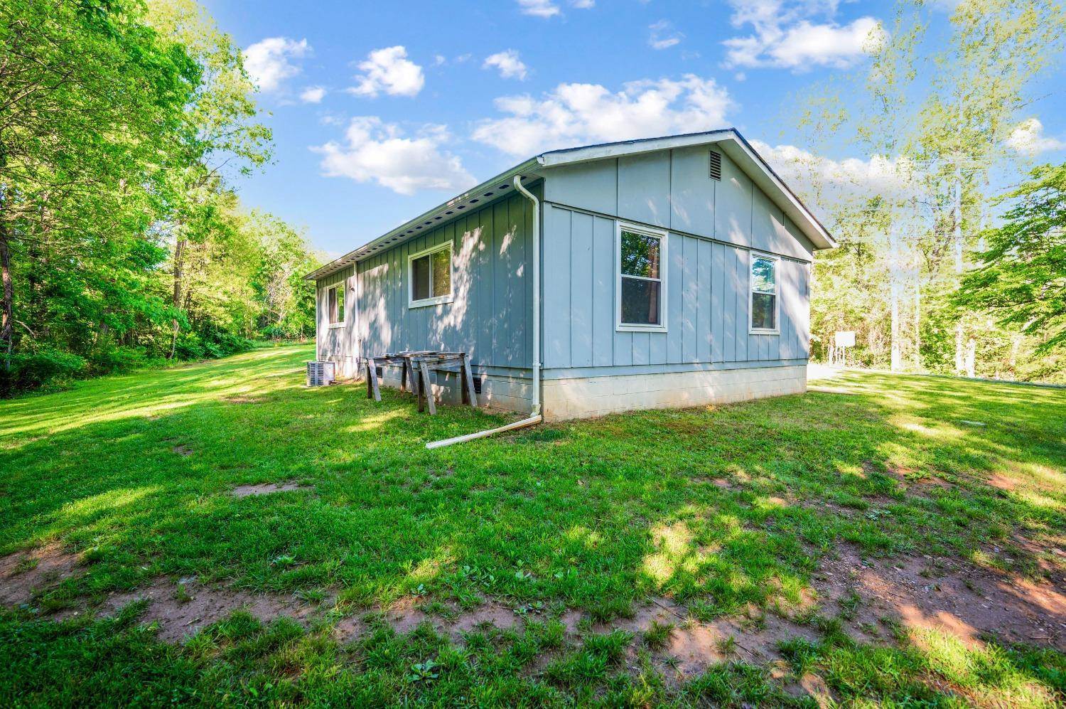 9124 Oakville Road, Gladstone, VA 24553