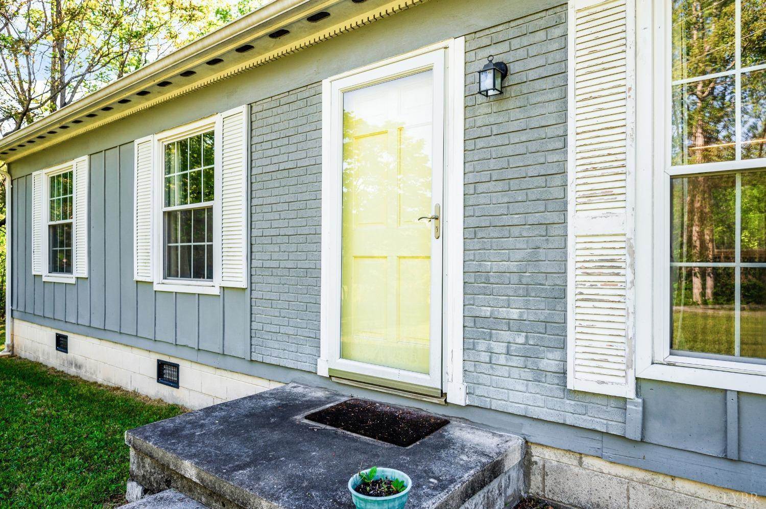 9124 Oakville Road, Gladstone, VA 24553