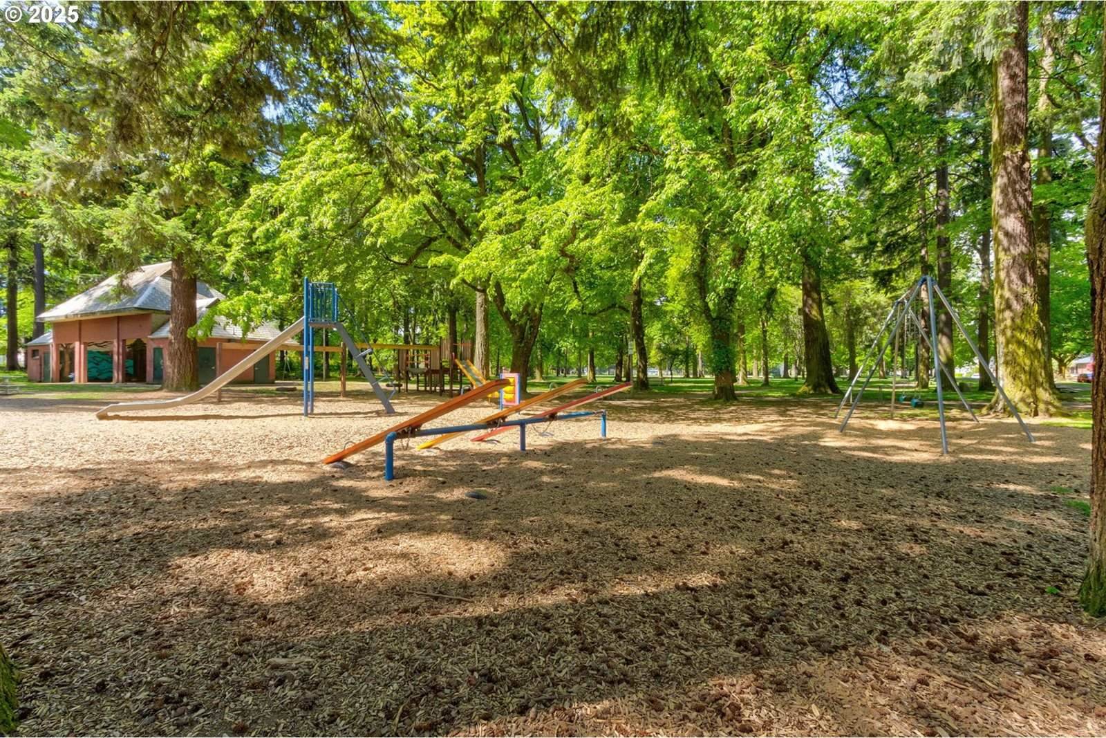 4514 NE Campaign St, Portland, OR 97218