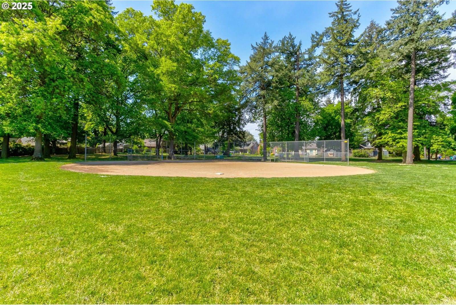 4514 NE Campaign St, Portland, OR 97218