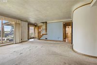 4514 NE Campaign St, Portland, OR 97218