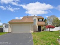 10 Cripple Creek Road, Howell, NJ 07731