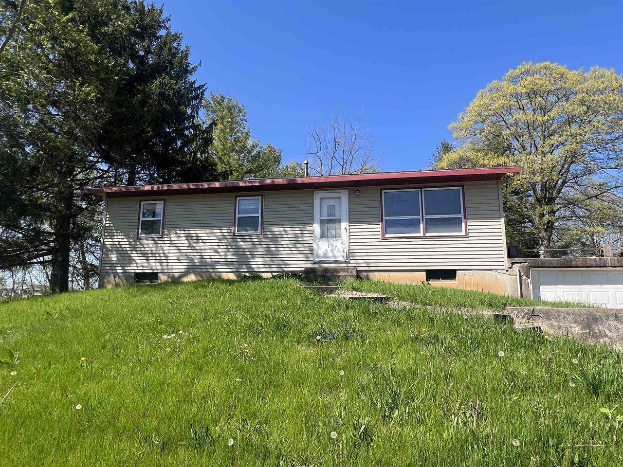 120 East Street, Potosi, WI 53820