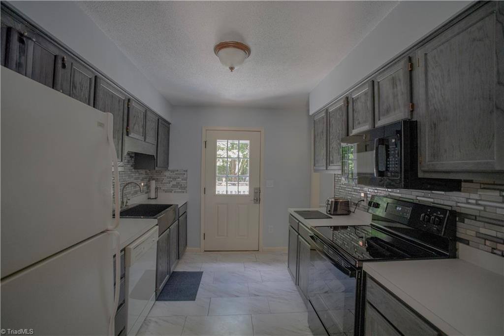 1573 Twin Oaks Drive, King, NC 27021