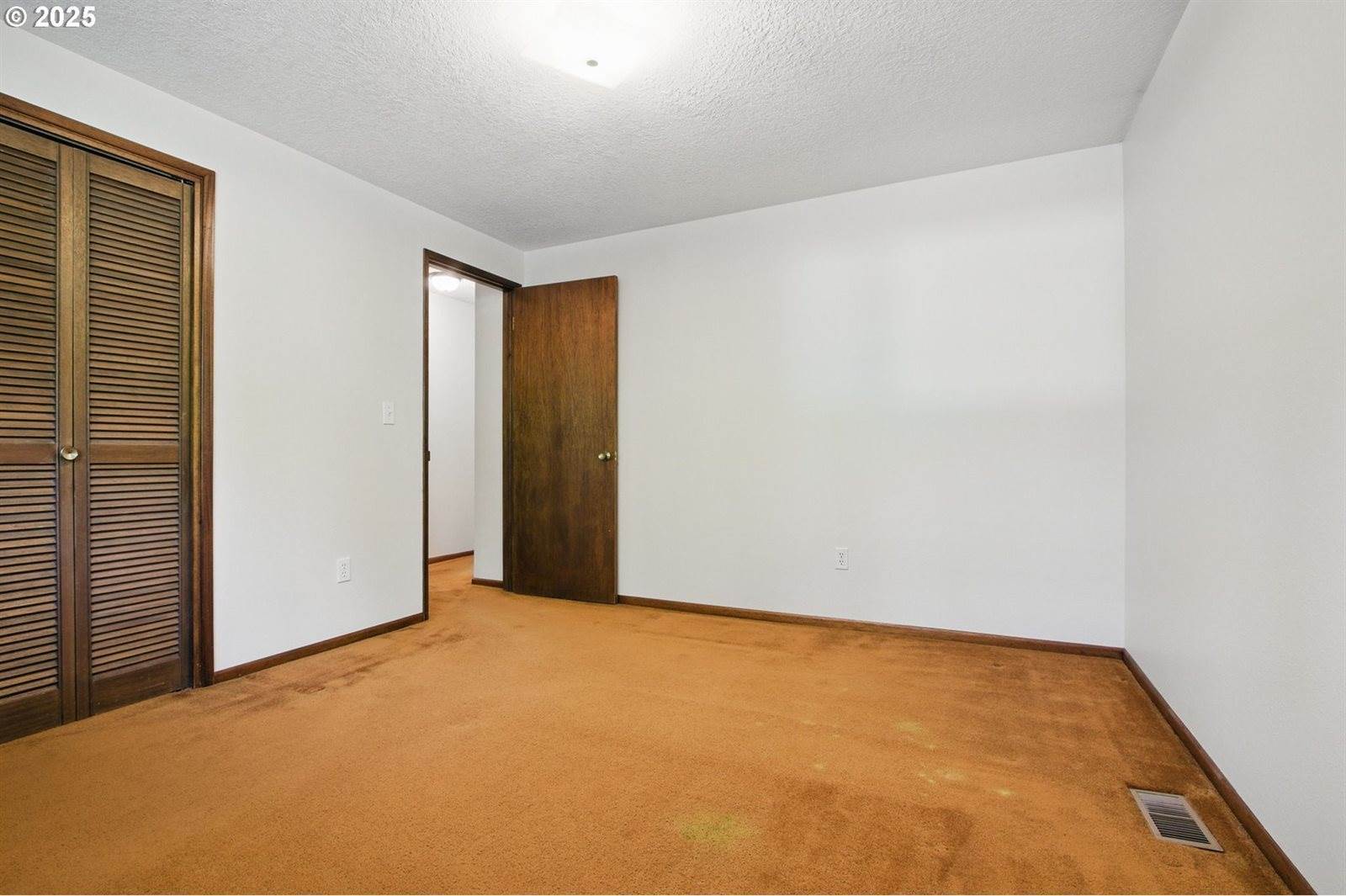 6490 Chessington Ln, Gladstone, OR 97027