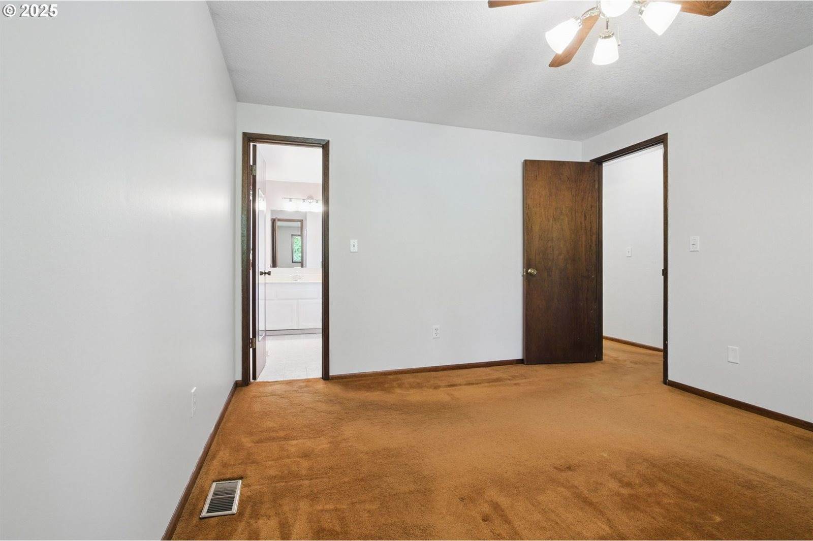 6490 Chessington Ln, Gladstone, OR 97027