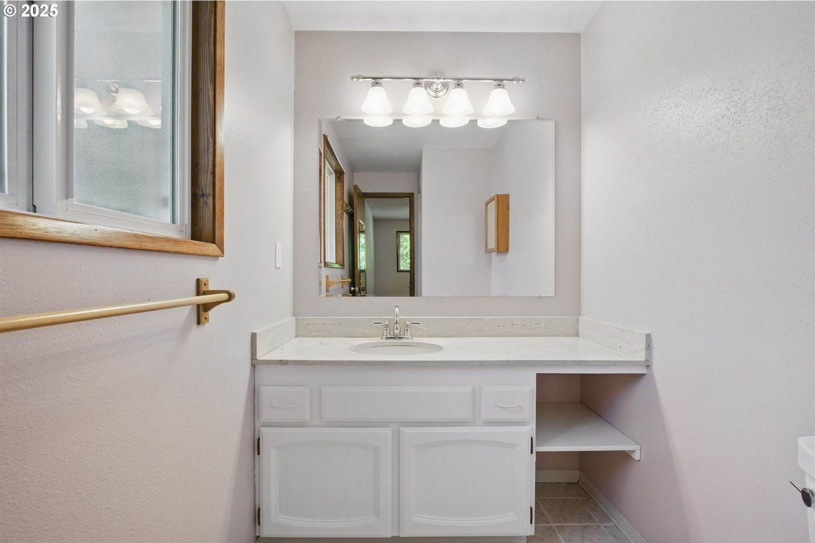 6490 Chessington Ln, Gladstone, OR 97027