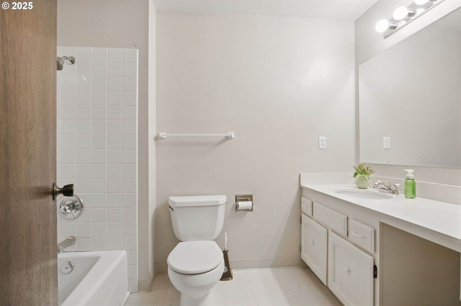 6490 Chessington Ln, Gladstone, OR 97027