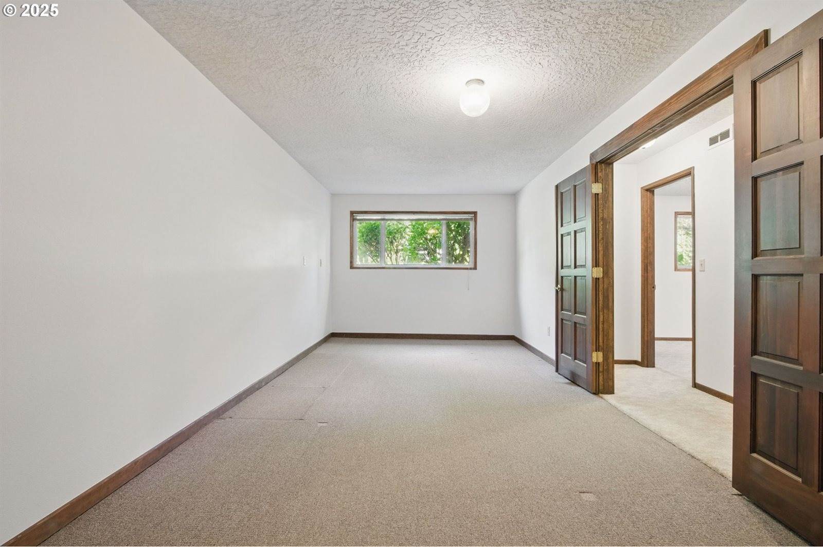 6490 Chessington Ln, Gladstone, OR 97027