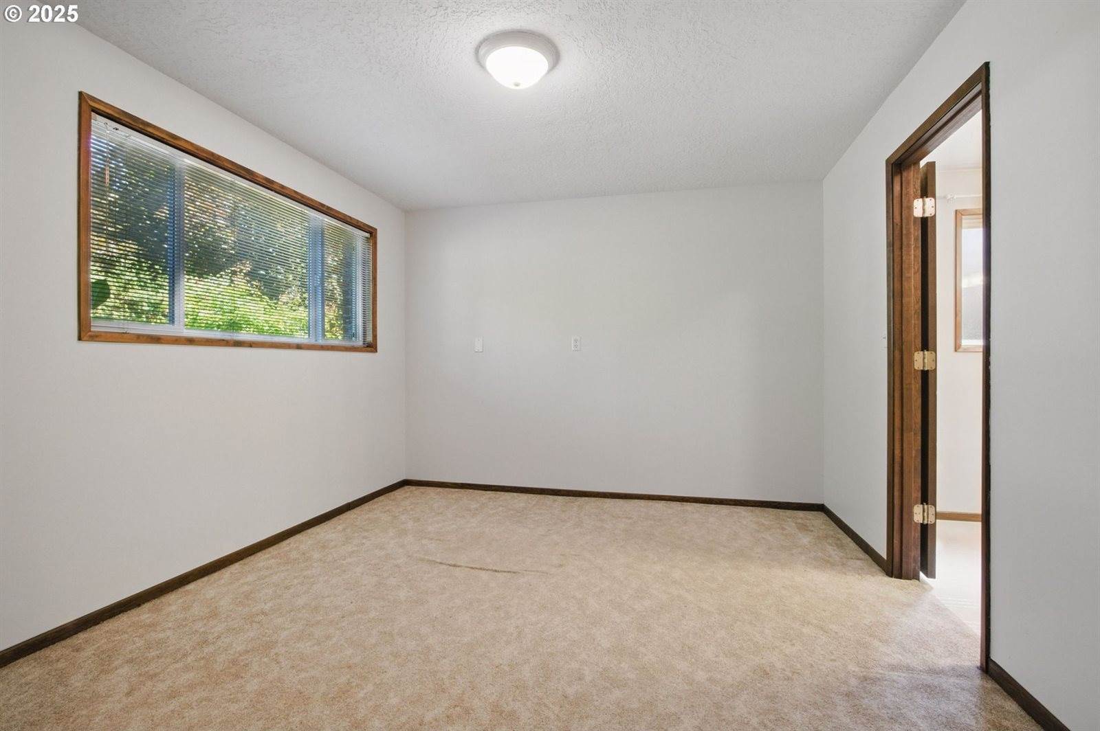 6490 Chessington Ln, Gladstone, OR 97027