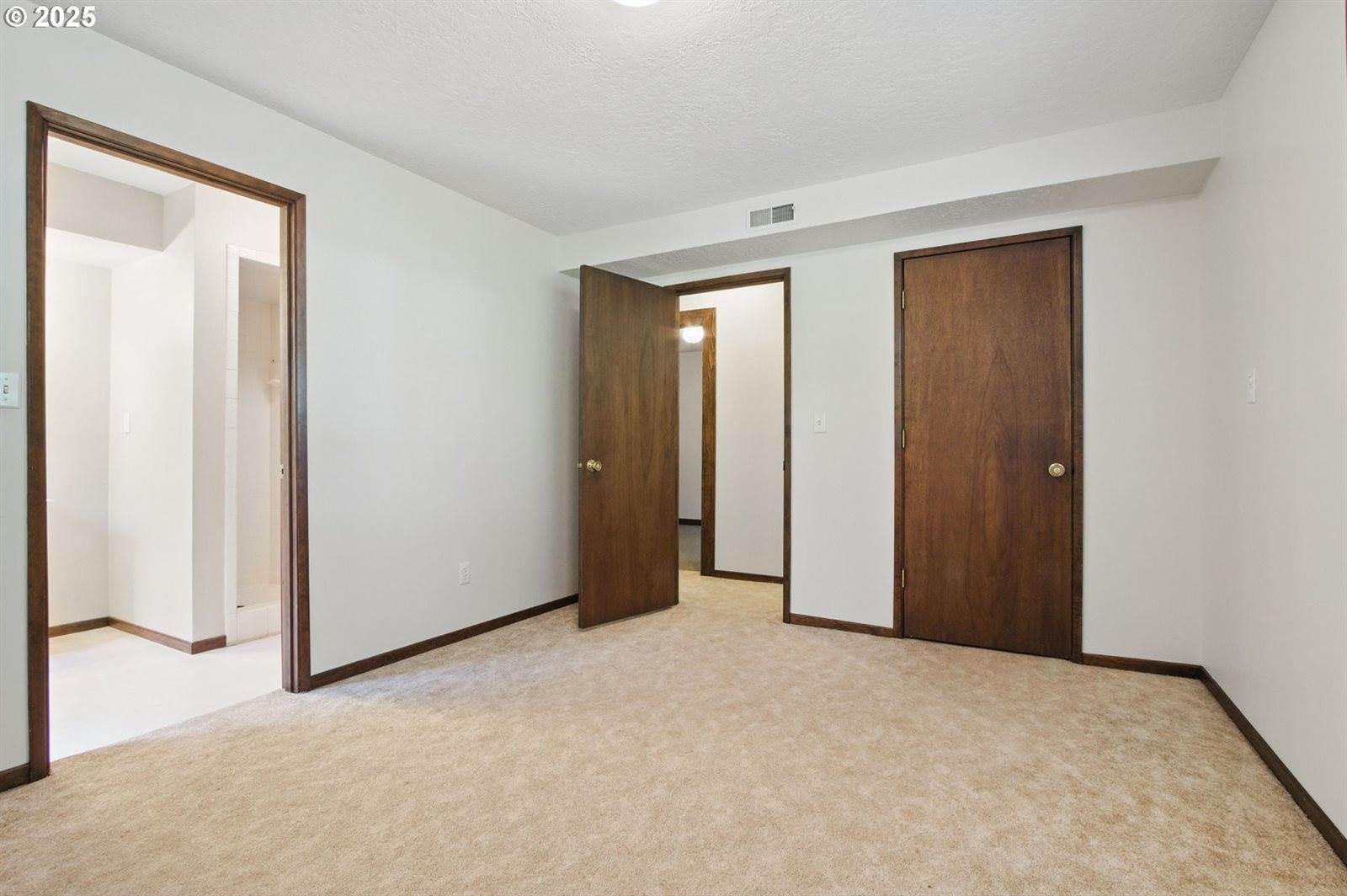 6490 Chessington Ln, Gladstone, OR 97027