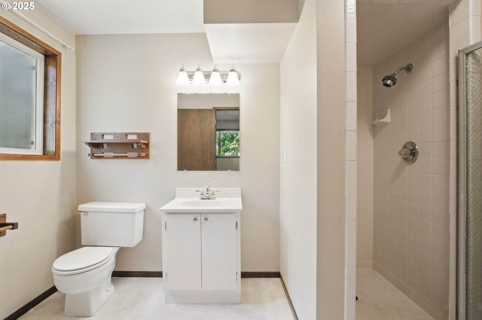 6490 Chessington Ln, Gladstone, OR 97027