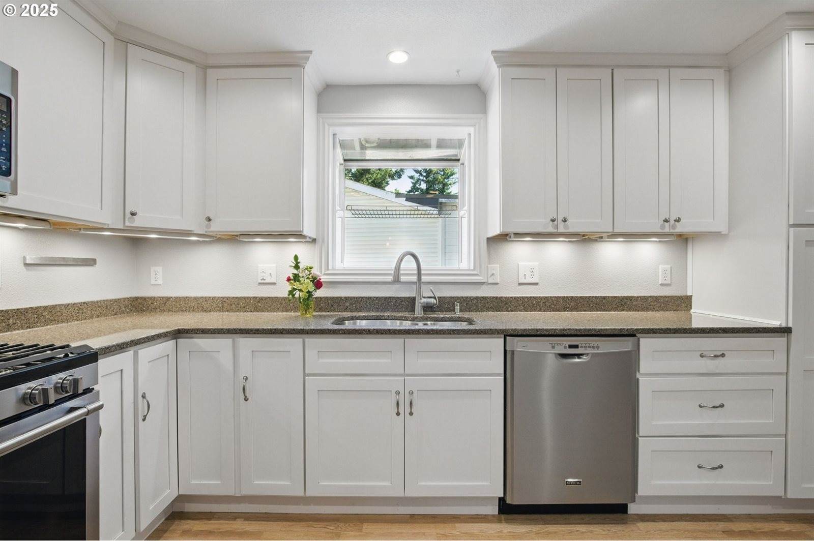 6490 Chessington Ln, Gladstone, OR 97027