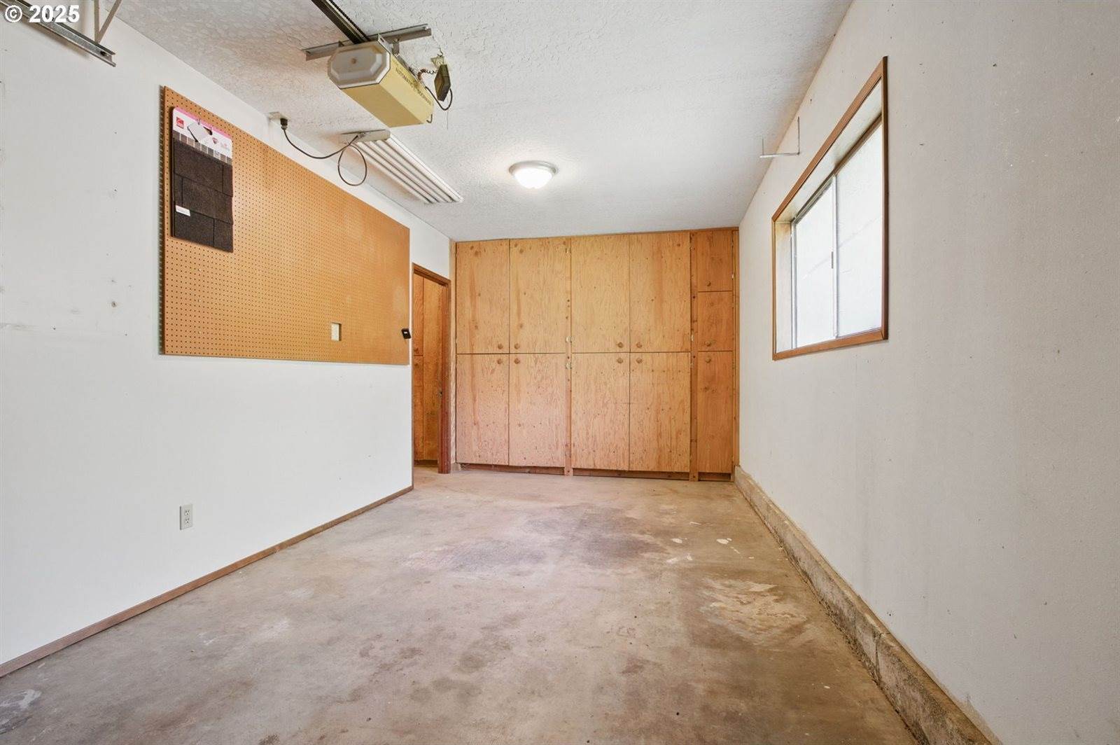 6490 Chessington Ln, Gladstone, OR 97027