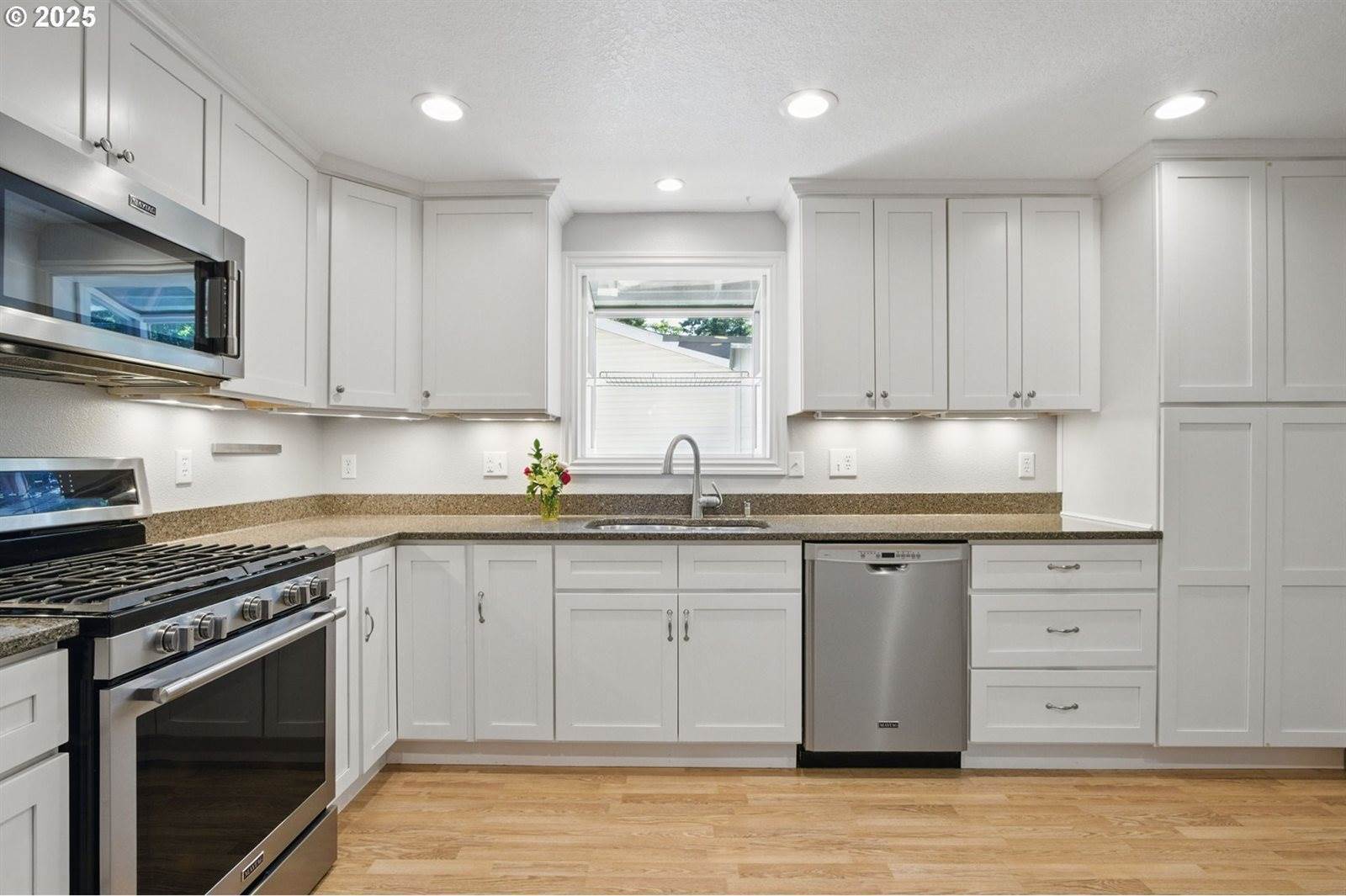 6490 Chessington Ln, Gladstone, OR 97027