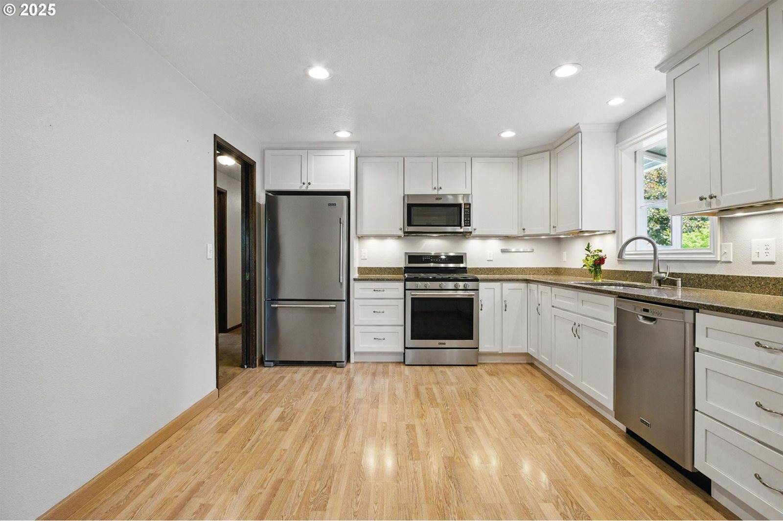 6490 Chessington Ln, Gladstone, OR 97027