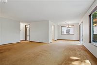 6490 Chessington Ln, Gladstone, OR 97027