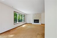 6490 Chessington Ln, Gladstone, OR 97027