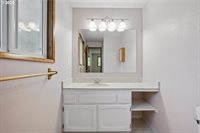 6490 Chessington Ln, Gladstone, OR 97027