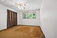 6490 Chessington Ln, Gladstone, OR 97027