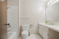 6490 Chessington Ln, Gladstone, OR 97027