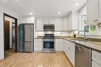 6490 Chessington Ln, Gladstone, OR 97027