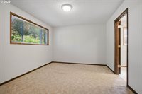 6490 Chessington Ln, Gladstone, OR 97027