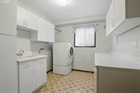 6490 Chessington Ln, Gladstone, OR 97027