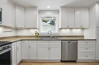 6490 Chessington Ln, Gladstone, OR 97027